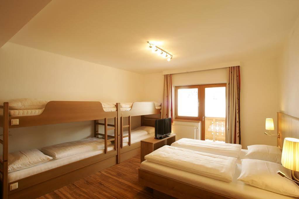 Familien & Wohlfuhlhotel Johanneshof Σάαλμπαχ-Χίντεργκλεμ Εξωτερικό φωτογραφία