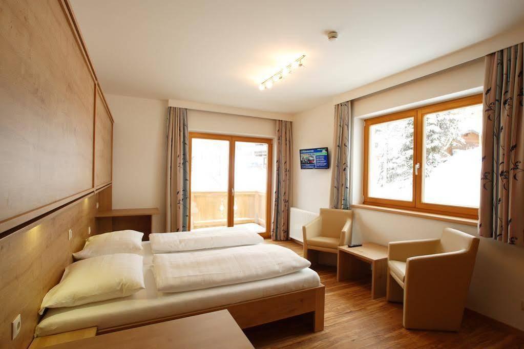 Familien & Wohlfuhlhotel Johanneshof Σάαλμπαχ-Χίντεργκλεμ Εξωτερικό φωτογραφία